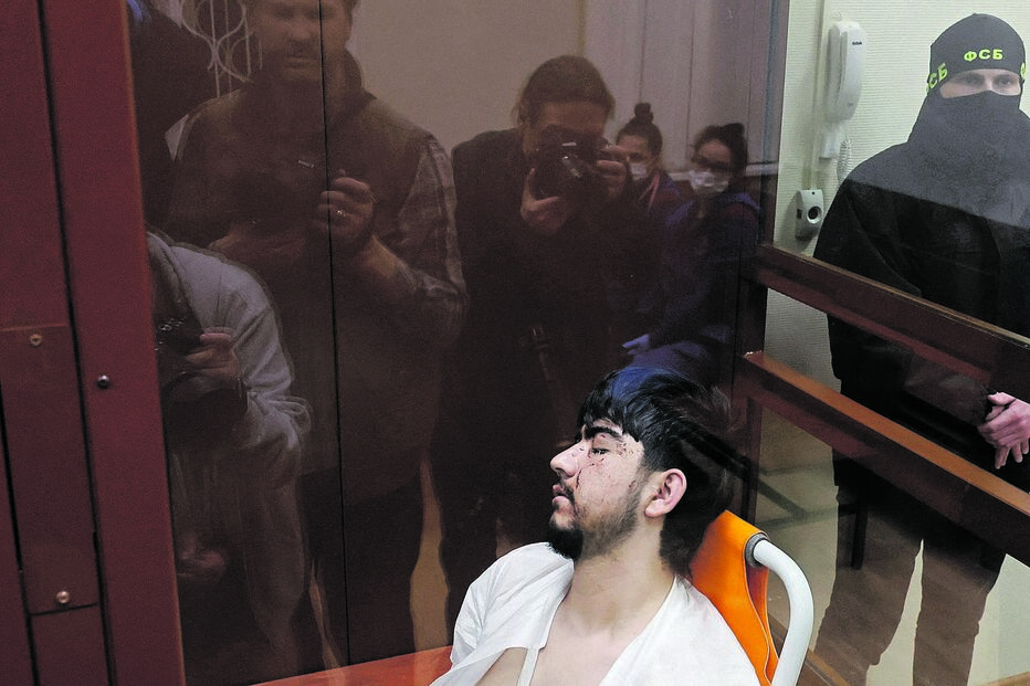 Os quatro suspeitos, de nacionalidade tajique, foram torturados antes  de serem presentes  a tribunal 