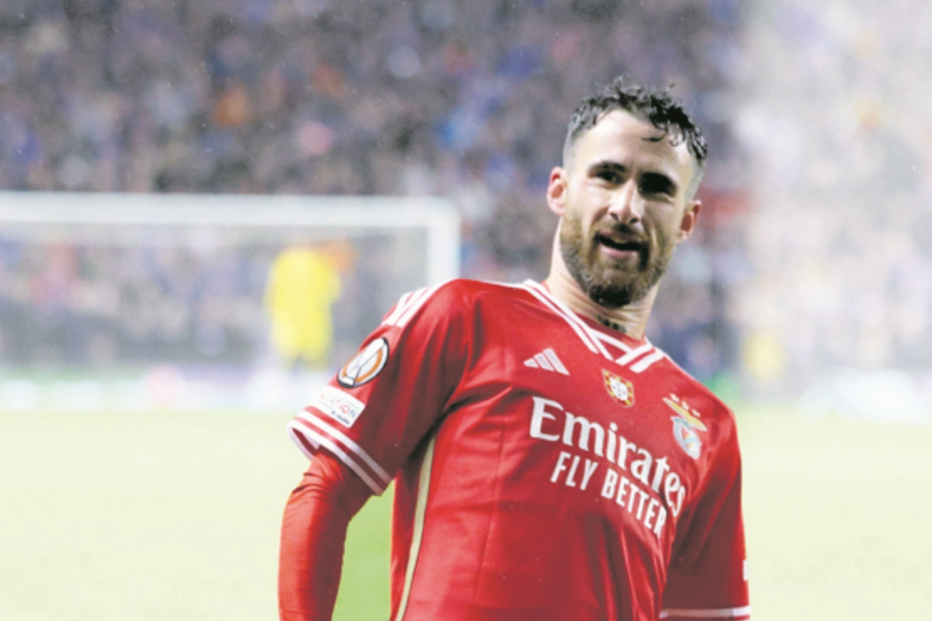 Rafa Silva, de 30 anos, tem também uma proposta do Qatar