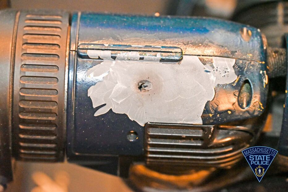 Cão-polícia robô foi baleado várias vezes e elogiado por evitar tragédia nos EUA