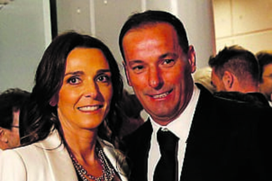 Petit e a mulher, Carla 