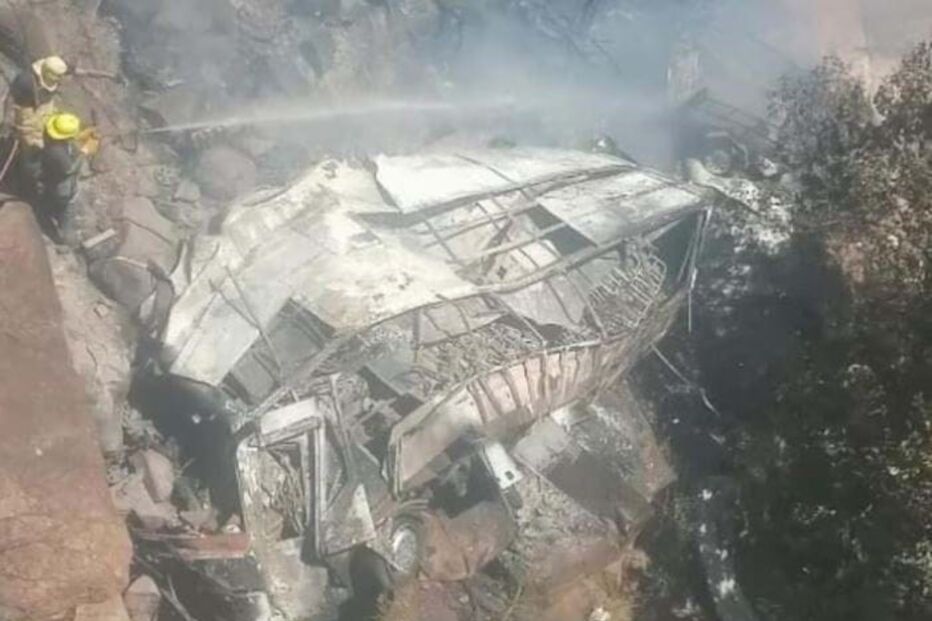 Pelo menos 45 mortos em queda de autocarro de ponte na África do Sul