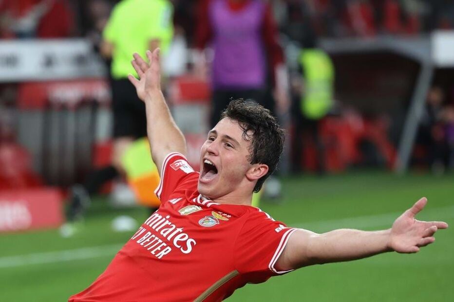 João Neves celebra golo