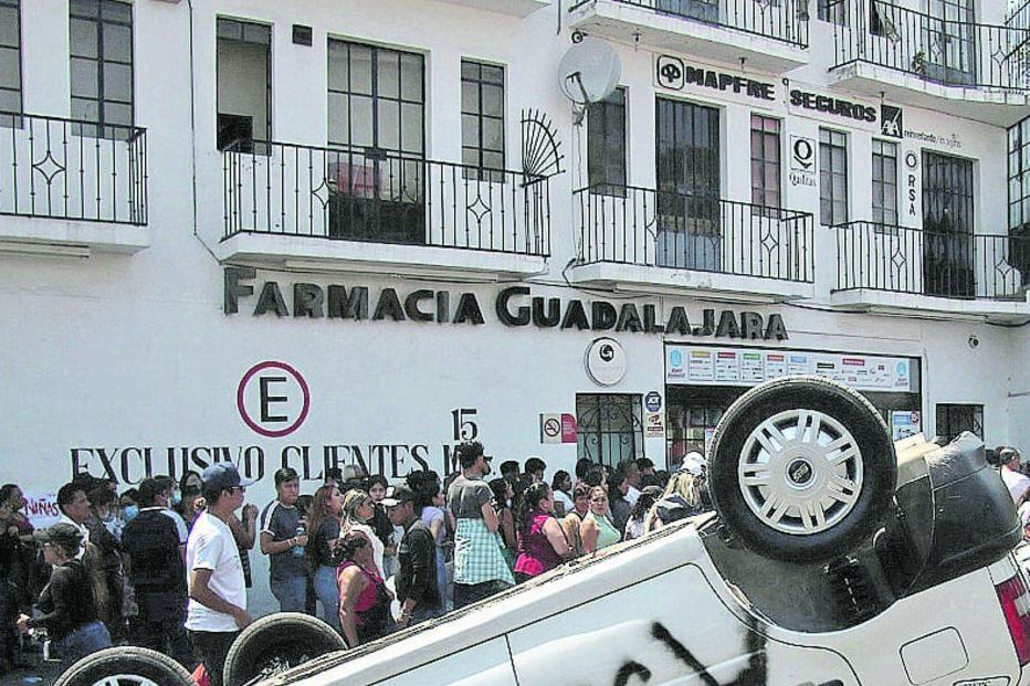 População revoltada com morte de criança ataca suspeitos