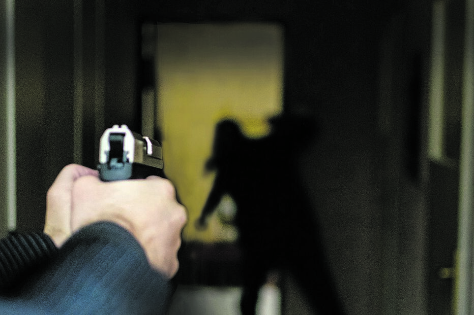 14 anos de cadeia para homem por tiros a mulher com bebé ao colo