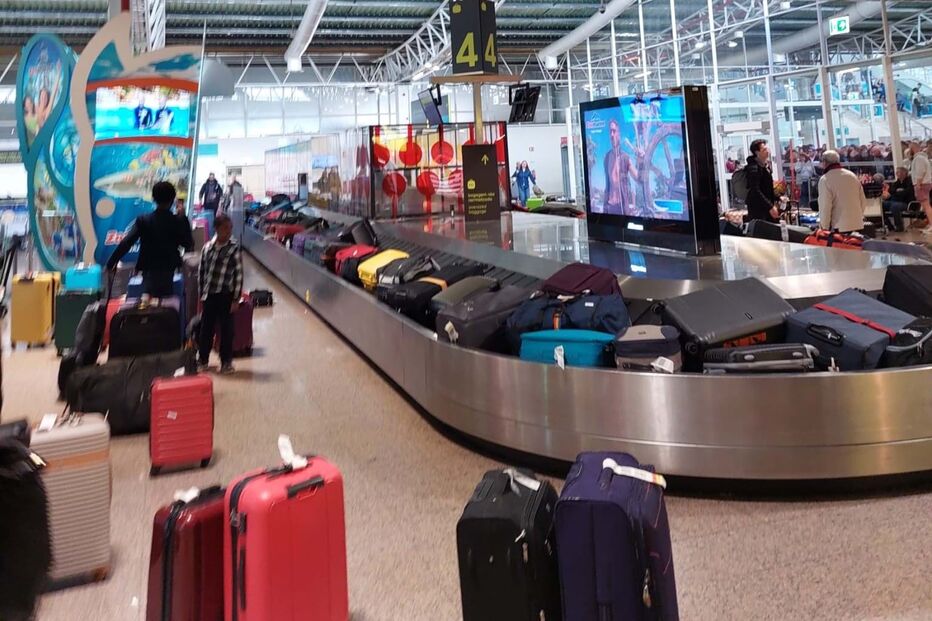 Aeroporto de Faro com enchentes de passageiros nas chegadas
