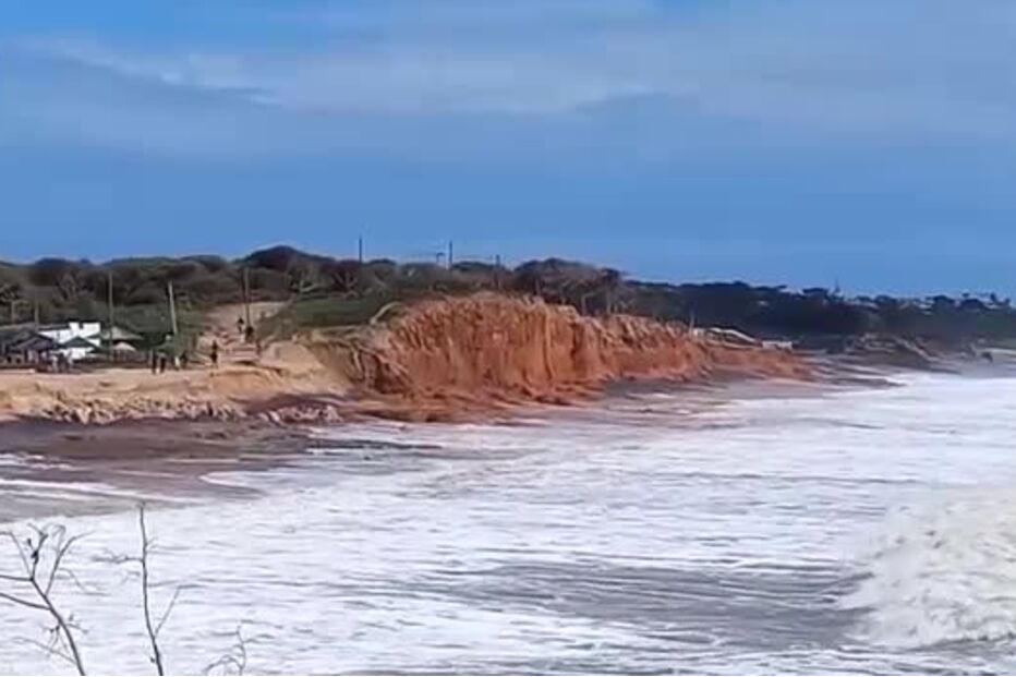 PRAIA DESAPARECE QUARTEIRA OFF