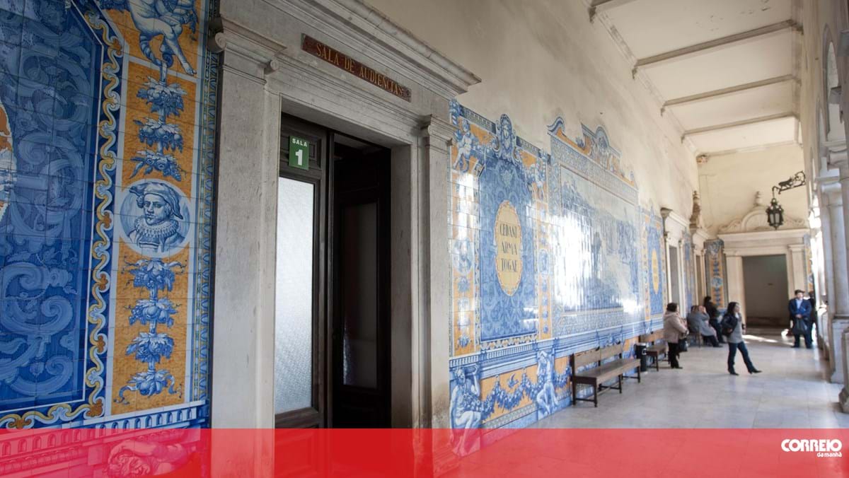 Estudante julgado por suspeita de violar colega após 'peddy tascas' em Coimbra