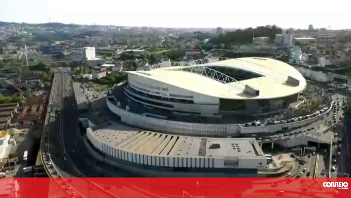 Já estão abertas as urnas para as eleições do FC Porto no Estádio do Dragão