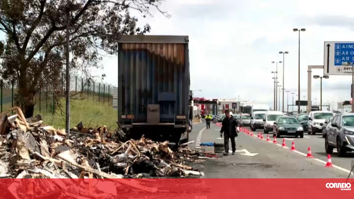 Incêndio em camião na Segunda Circular provoca caos no trânsito em