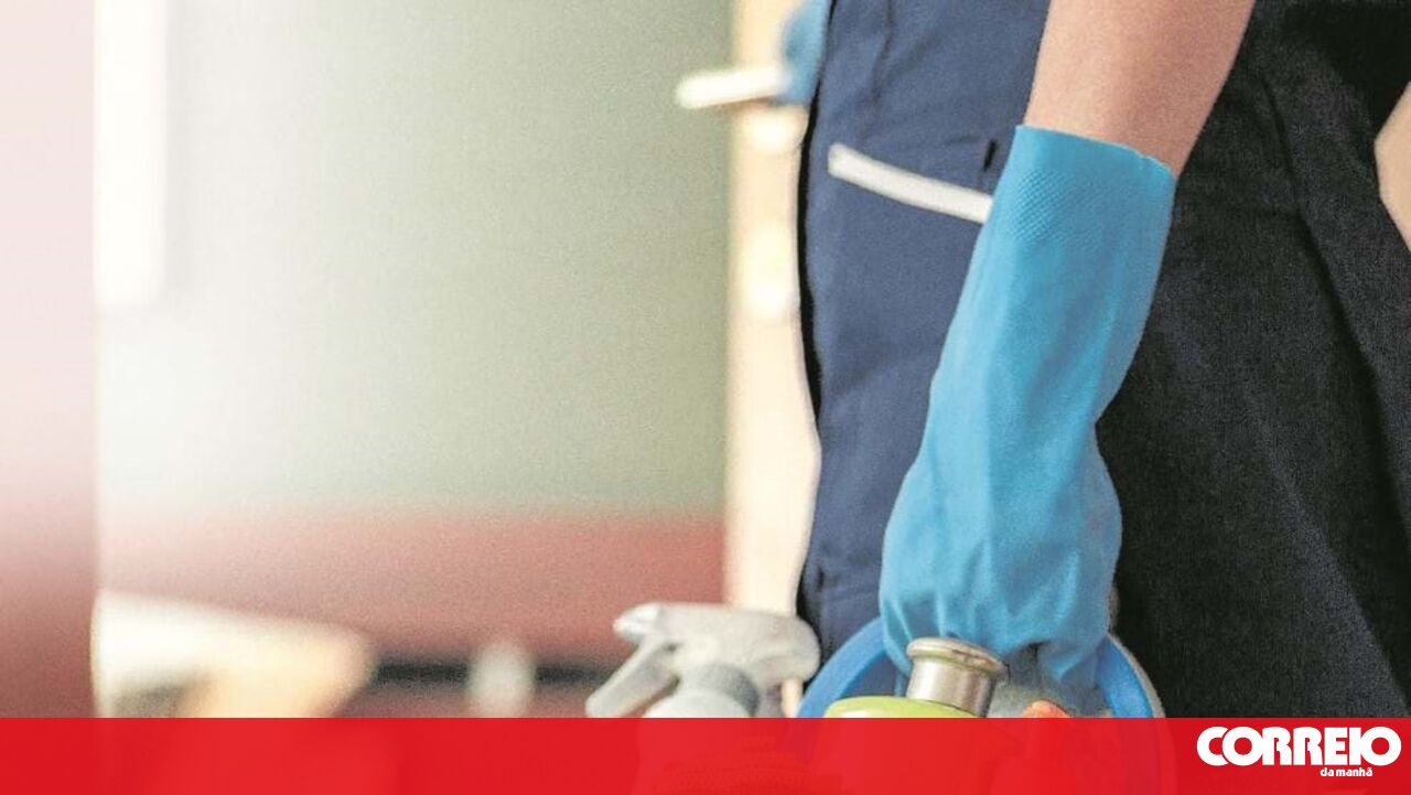 Operation 'Golden Clean': burglar was hired online by his victims