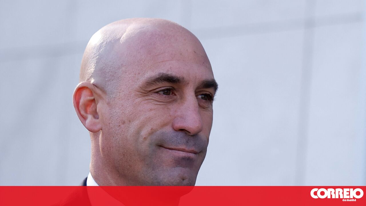 Tribunal Arbitral do Desporto justifica suspensão de Luis Rubiales com "comportamento contrário à decência"