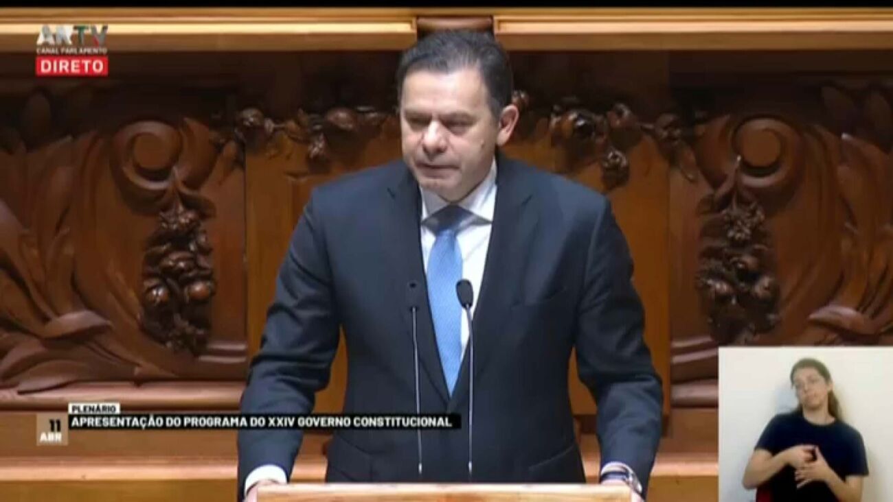 Provas escolares em papel e negociações com professores e forças de segurança 