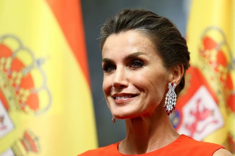 Rainha Letizia sofre acidente e é levada para o hospital