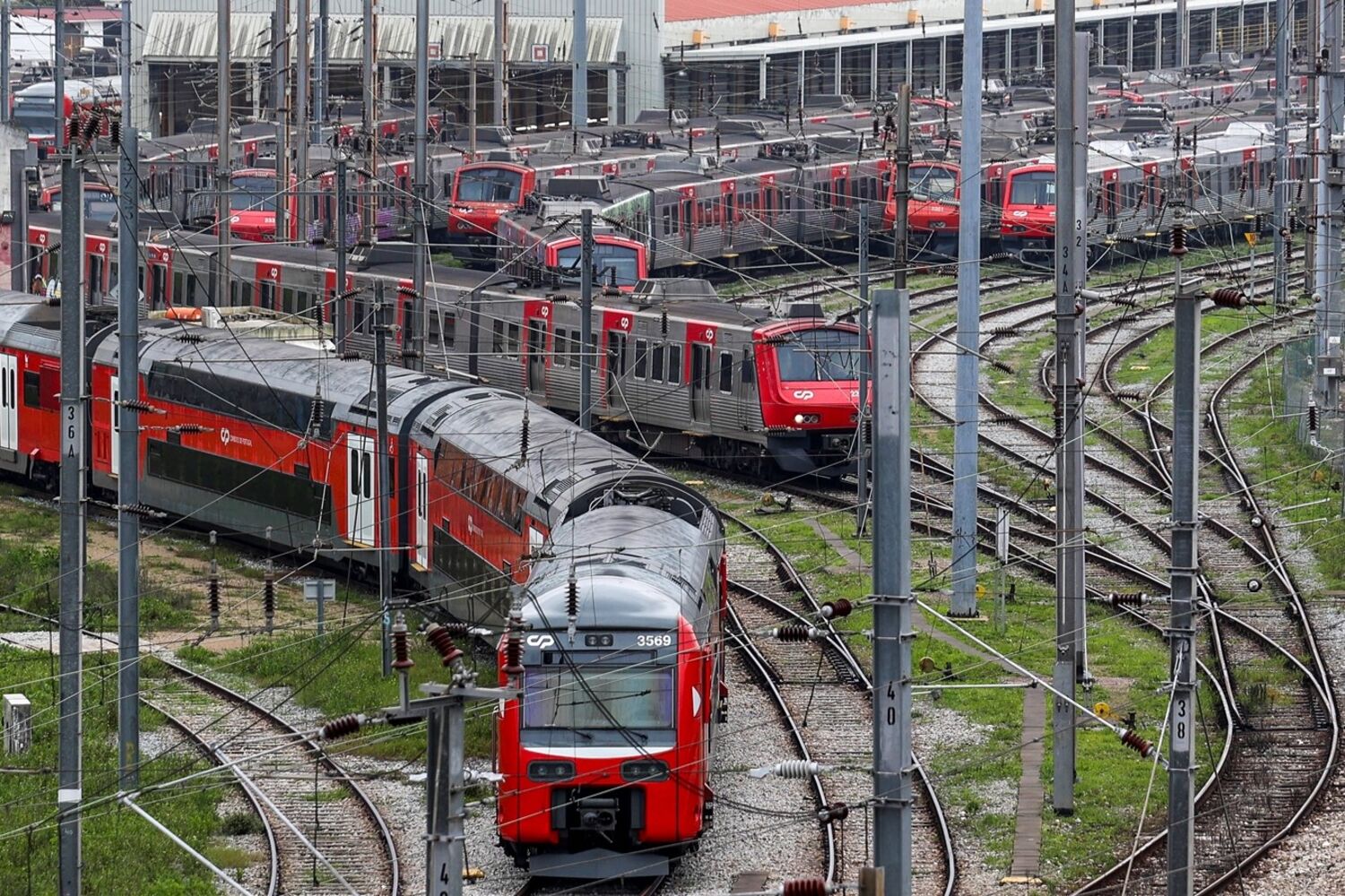 Oposição avisa que CP ficará em situação grave se passe  