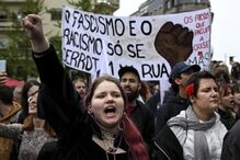 Centenas de pessoas unem-se no Porto contra o fascismo e solidárias com imigrantes 