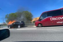Incêndio destrói carro na VCI junto à ponte do Freixo