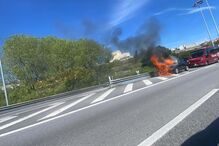 Incêndio destrói carro na VCI junto à ponte do Freixo