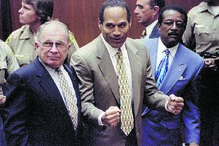 Cerca de 150 milhões de pessoas acompanharam o julgamento de O. J. na televisão. Apesar das provas, o júri declarou-o inocente