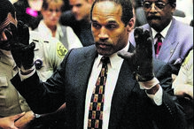 Cerca de 150 milhões de pessoas acompanharam o julgamento de O. J. na televisão. Apesar das provas, o júri declarou-o inocente