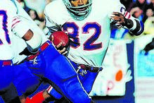 Depois de ter abandonado a carreira desportiva, O. J. Simpson continuou a ser uma figura mediática, chegando a trabalhar como ator na comédia ‘Aonde Pára a Polícia?’