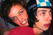 Diogo Valsassina e Francisco Adam no aniversário dos 16 anos da morte do ator