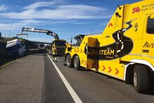 Camião com contentor marítimo despita-se em Estarreja