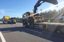 Camião com contentor marítimo despita-se em Estarreja