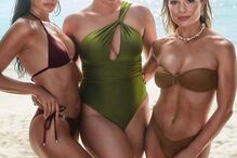 Sara Sampaio e outras modelos