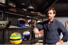 André Villas-Boas com capacete de Ayrton Senna