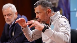 “Espanta-me o árbitro pedir a bênção do VAR”: Sérgio Conceição discute novamente abordagem "excessiva"