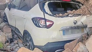 Derrocada de muro destrói carro em Alcantarilha