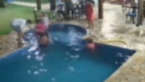 Noiva cai na piscina e morre no dia do casamento no Brasil. Momento foi captado pelas câmaras de videovigilância