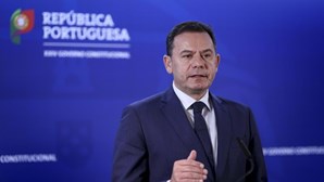 Montenegro promete "concentração hipermáxima" na governação e diz que baixa do IRS do PS dava "sinal errado"