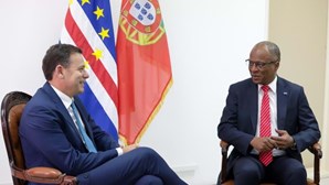 Primeiro-ministro chega a Cabo Verde para a primeira visita fora da Europa 