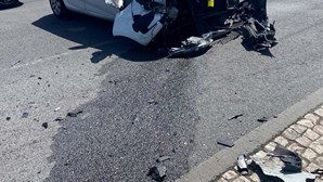 Colisão entre dois carros provoca um ferido em Almada