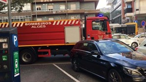 Fuga de gás obriga a evacuação de prédio em Algés. 22 pessoas retiradas
