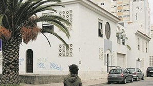 Grupo dispara à porta de igreja em Sintra