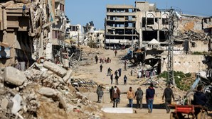 Defesa Civil de Gaza estima que 10 mil cadáveres estão sob escombros