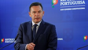 Montenegro acusa PS de "dar colo ao Chega" e partido de Ventura de ser "chega-me isso" dos socialistas