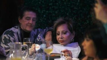 Comentadores do 'Noite das Estrelas' reagem ao aparecimento de Lady Betty no concerto de José Castelo Branco