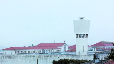 Dois guardas prisionais agredidos por recluso na cadeia de Custóias