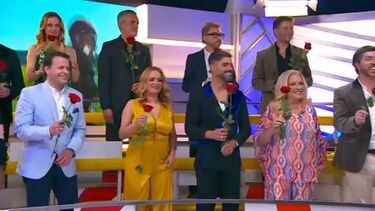 Painel do ‘Noite das Estrelas’ faz coreografia para celebrar o aniversário do programa da CMTV