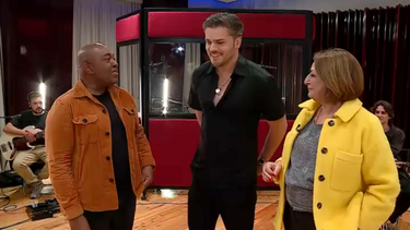 Maya e Daniel Nascimento entrevistam em exclusivo Mickael Carreira durante ensaio 