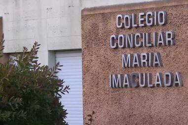 Ministério Público acusa diretora e professor de colégio pela morte de aluno devido a queda de baliza