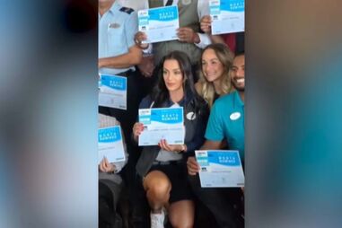 Comentadores do 'Noite das Estrelas' reagem a reaparecimento de Irmã de Luciana Abreu 