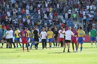 Confrontos em jogo entre Desportivo de Chaves e Estoril Praia