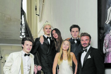 Victoria e David Beckham com os filhos