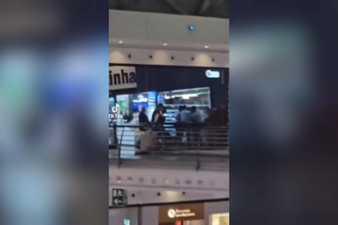 Mordem, esmurram e atacam polícias com garrafa