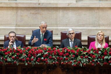 "Tenhamos a humildade e inteligência de preferir sempre a democracia": Marcelo discursa na Assembleia da República
