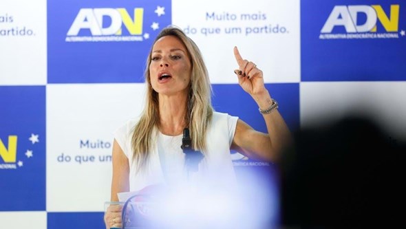 Joana Amaral Dias vai apresentar queixa-crime por agressões sofridas nas comemorações do 25 de Abril